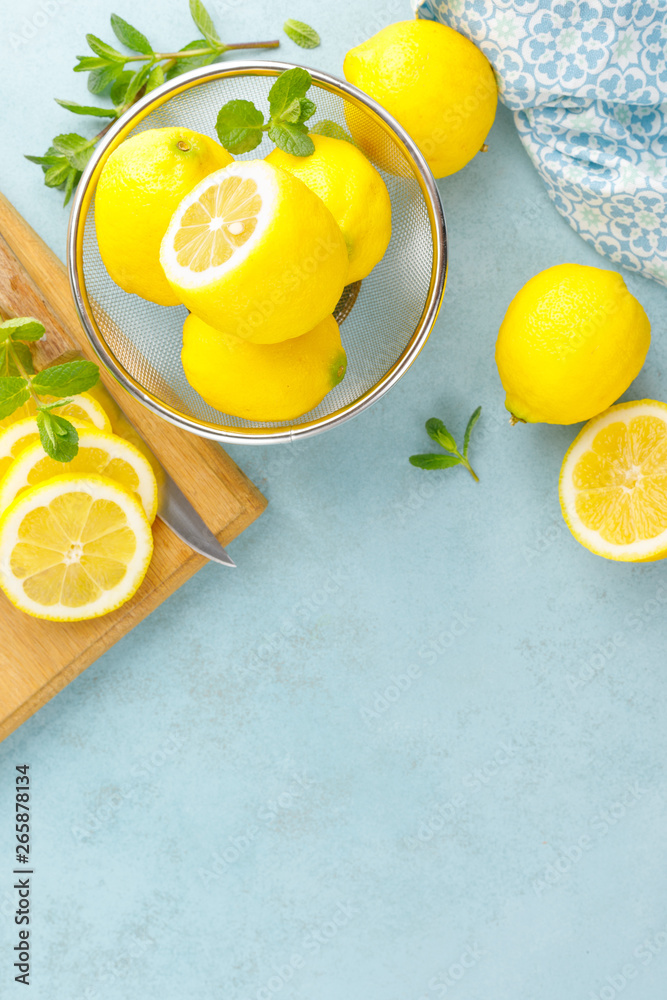 Sticker Sliced and whole lemons with mint