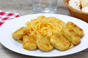 nuggets de poulet et spaghetti