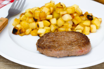 steak haché et pommes de terre