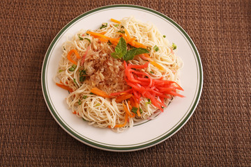 沖縄料理　素麺の炒め物