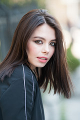 Naklejka premium Beautiful smiling young woman wearing black jacket