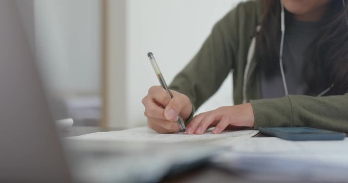 Student study on the paper note at home