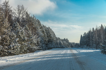 Obraz premium Frost landscape of winter forest highway