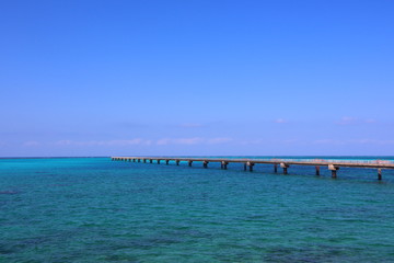海の上を通る橋