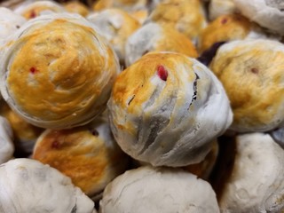 Thai desserts are sold in department stores.6