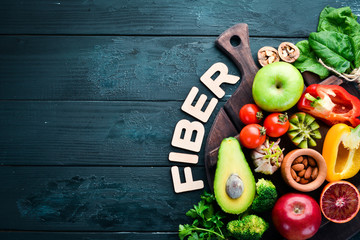 Fruits and vegetables containing fiber: Avocados, kiwi, apple, tomatoes, spinach, paprika, orange,...