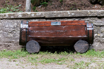 Fototapeta na wymiar Bench carved from a trunk