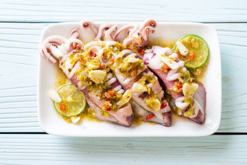 Steamed Squids with Spicy Chili and Lemon Sauce