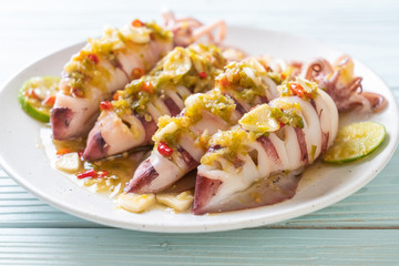 Steamed Squids with Spicy Chili and Lemon Sauce