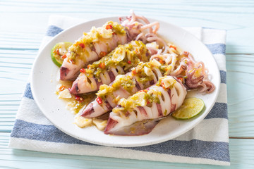 Steamed Squids with Spicy Chili and Lemon Sauce