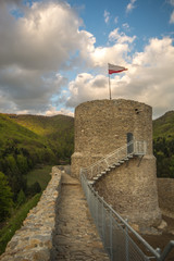 Nowo odbudowany zamek w Rytrze ,Beskid Sądecki. - obrazy, fototapety, plakaty