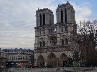 Fototapeta na wymiar Cathédrale Notre-Dame de Paris ノートルダム大聖堂