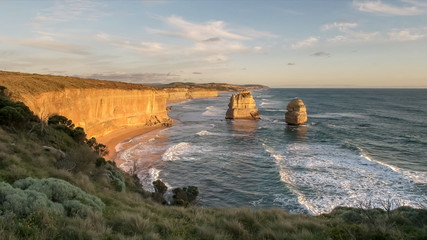 Obraz premium sunset looking east at the twelve apostles on the great ocean road