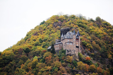 Obraz premium Katz castle in Goarhausen, view from Sankt Goar, Germany