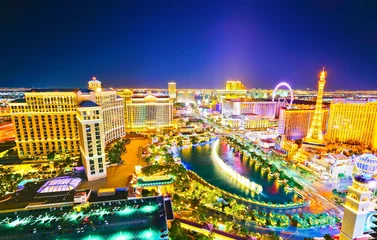 Papier Peint photo Las Vegas Vue sur le Las Vegas Boulevard la nuit avec de nombreux hôtels et casinos à Las Vegas.
