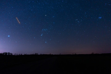 Orion nocne niebo zimowe niebo konstelacja gwiazdozbiór