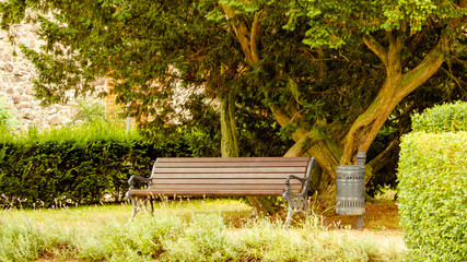 Parkbank auf dem Burgberg in Tangermünde, Altmark Sachsen Anhalt