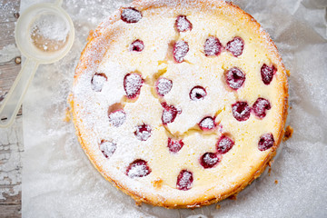 Raspberry cheesecake with icing sugar 