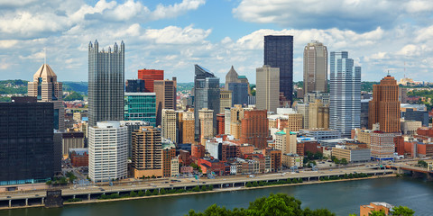 View of the downtown Pittsburgh, Pennsylvania skyline - obrazy, fototapety, plakaty