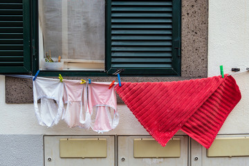 Wäsche auf der Leine in Funchal auf der Insel Madeira, Portugal