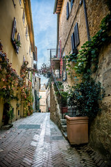 Fototapeta na wymiar Beautiful street of the ancient town of Pienza in Tuscany. Italy 