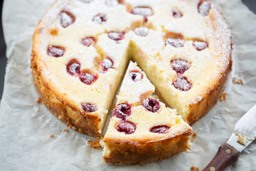 Raspberry cheesecake with icing sugar 