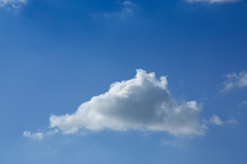 Fototapeta premium white cloud on clear blue sky