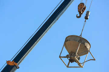 machinery crane hoisting cement mortar mixer bucket containe