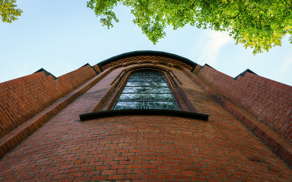 St Joseph Kirche mit Kirchenfenster