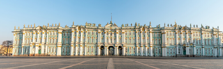 Fototapeta na wymiar Winterpalast mit Eremitage in Sankt Petersburg