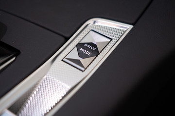 Détail d'éléments carrosserie et moteur d'un véhicule