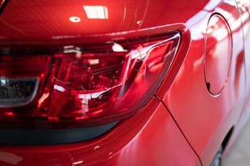 Détail d'éléments carrosserie et moteur d'un véhicule