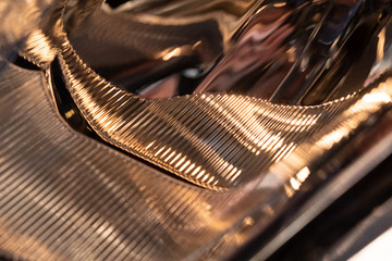 Détail d'éléments carrosserie et moteur d'un véhicule