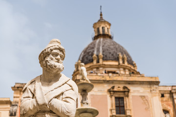 Fototapeta na wymiar Palermo – Skulpturen am Brunnen an der Piazza Pretoria