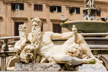 Palermo – Skulpturen am Brunnen an der Piazza Pretoria