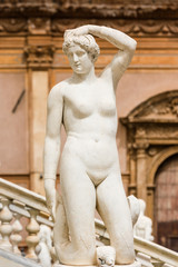 Obraz premium Palermo – Skulpturen am Brunnen an der Piazza Pretoria