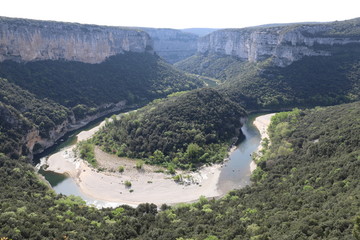 Fototapeta na wymiar Belvédère des templiers dans les gorges de l'Ardèche