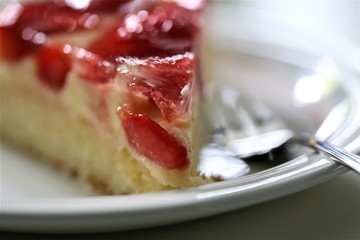 cake with strawberries and cream