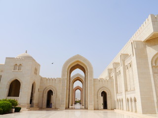 Fototapeta na wymiar outside scene Grand Mosque in Muscat, arab architechture masterpiece, Oman, Middle East