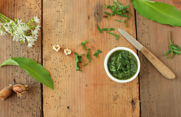 frisch Bärlauch Pesto Bärlauchpesto Wildkräuterpesto Wildkräuter Haselnuss