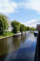 Fototapeta na wymiar canal in oudenbosch