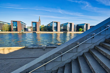 Obraz premium Copenhagen, Denmark-August 1, 2018: Urban Copenhagen architecture along water canals