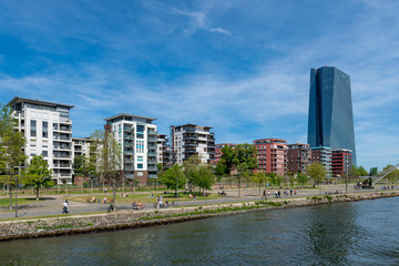 Obraz premium Die Weseler Werft in Frankfurt am Main im Frühling