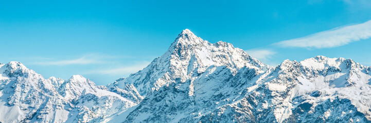 Fototapeta na wymiar mountains in winter, snow capped peaks mountain background