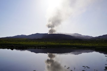水面に映える阿蘇山の風景