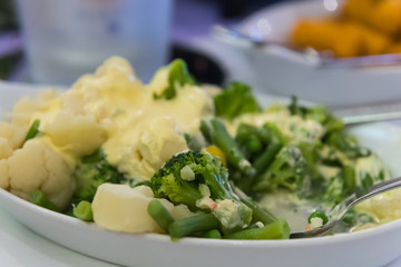 Gemüseplatte mit Brokkoli und Blumenkohl