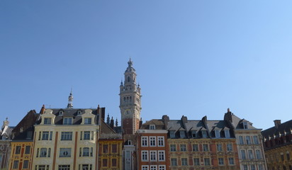 Fototapeta na wymiar Beffroi et façades anciennes. Lille.