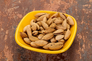 Unpeeled Almonds nuts