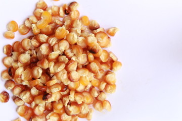 Bulk of grilled corn grains