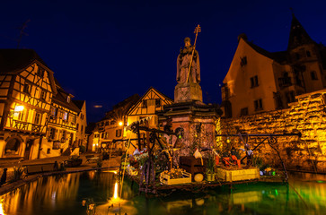 Eguisheim im Elsass bei Nacht, Frankreich Reise